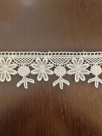 Gipiura w delikatne kwiaty 8cm.