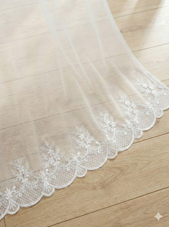 Firana na metry z kwiatowym haftem