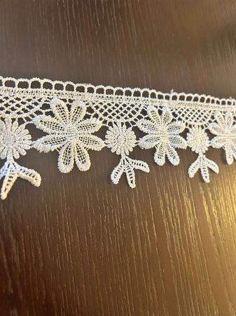 Gipiura w delikatne kwiaty 8cm.