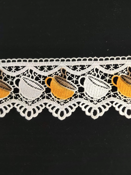 Biała gipiura z filiżankami | 8 cm