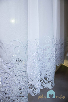 Firana z markizety z ozdobną gipiurą - szyta na miarę